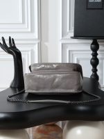 Saint Laurent-Style Tote Bag – Burgundy Quilted Leather with Metallic YSL Logo & Dual Handles – Designer-Inspired Work & Travel Bag for Women - 图片 6