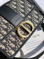 Dior Oblique Print Crossbody Bag – Iconic Monogram Canvas, Gold-Tone CD Clasp, Designer Shoulder Bag with Adjustable Strap - 图片 6