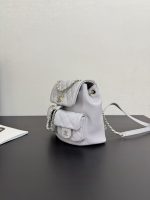 Chanel-Style Mini Backpack – Quilted Leather with Dual CC Logo Pockets & Chain Detail (Multi-Color Available) - 图片 11