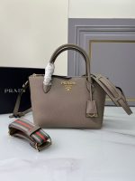 Prada-Style Leather & Nylon Tote Handbag – Minimalist Top Handle Bag with Triangular Logo – Designer-Inspired Shoulder Bag for Women - 图片 9