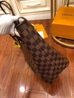 Louis Vuitton-Style Neverfull Tote Bag – Damier Checkered Canvas with Red Lining & Brown Leather Trim - 图片 8