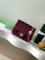 Chanel-Style Velvet Flap Bag – Classic Quilted Design with Gold-Tone Chain & Pearl Ball Charm (Multi-Color Available) - 图片 11