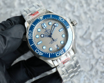 Omega Seamaster Diver 300M – Silver Dial with Blue Ceramic Bezel and Stainless Steel Bracelet - 图片 3