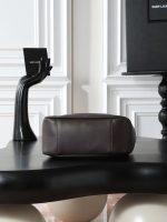 Saint Laurent-Style Tote Bag – Burgundy Quilted Leather with Metallic YSL Logo & Dual Handles – Designer-Inspired Work & Travel Bag for Women - 图片 10