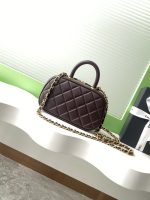 Chanel-Style Mini Oval Bag – Velvet Quilted Design with Top Handle & Gold-Tone Chain (6 Colors Available) - 图片 11