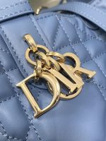 Dior Diorama Bag – Quilted Leather, Iconic Dior Logo Charm, Structured Silhouette, Designer Handbag with Top Handle - 图片 9