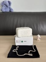Chanel-Style Mini Vanity Bag – White Quilted Leather with Top Handle & Silver-Tone Chain - 图片 9