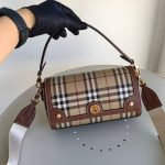 Burberry Mini Top Handle Bag – Iconic Check Pattern, Leather Trim, Gold Hardware, Designer Handbag - 图片 8
