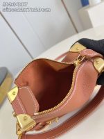 Louis Vuitton-Style Capucines Mini Bag – orange Grained Leather with Gold-Tone Hardware & Signature Lock Design (M25160) - 图片 7