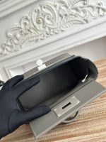 Hermès Mini Constance Bag – 15 Color Options, Dual-Tone Design, Signature Clasp, Handcrafted Leather Luxury - 图片 9