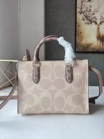 COACH Signature Tote Bag – Soft Pink, Classic Monogram Print, Leather Top Handle, Everyday Designer Handbag - 图片 6
