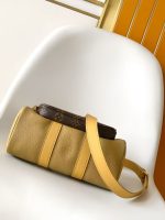 Louis Vuitton-Style Mini Pochette Bag – Beige Leather with Brown Monogram Panel & Gold-Tone Hardware - 图片 9