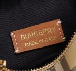 Burberry Check Clutch Bag – Iconic Plaid Pattern, Wrist Strap, Zip Closure, Designer Handbag - 图片 17