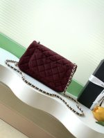 Chanel-Style Velvet Flap Bag – Classic Quilted Design with Gold-Tone Chain & Pearl Ball Charm (Multi-Color Available) - 图片 6