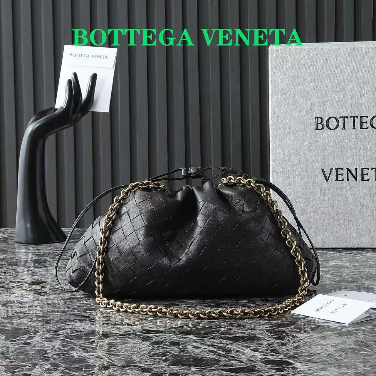 7172e08cbdc295bbbe4aad44f5d886ff Bottega Veneta Black Intrecciato Drawstring Bag – Iconic Weave, Sculptural Silhouette, Leather Pouch, Designer Handbag - 图片 1