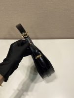 Prada-Style Leather & Nylon Tote Handbag – Minimalist Top Handle Bag with Triangular Logo – Designer-Inspired Shoulder Bag for Women - 图片 5