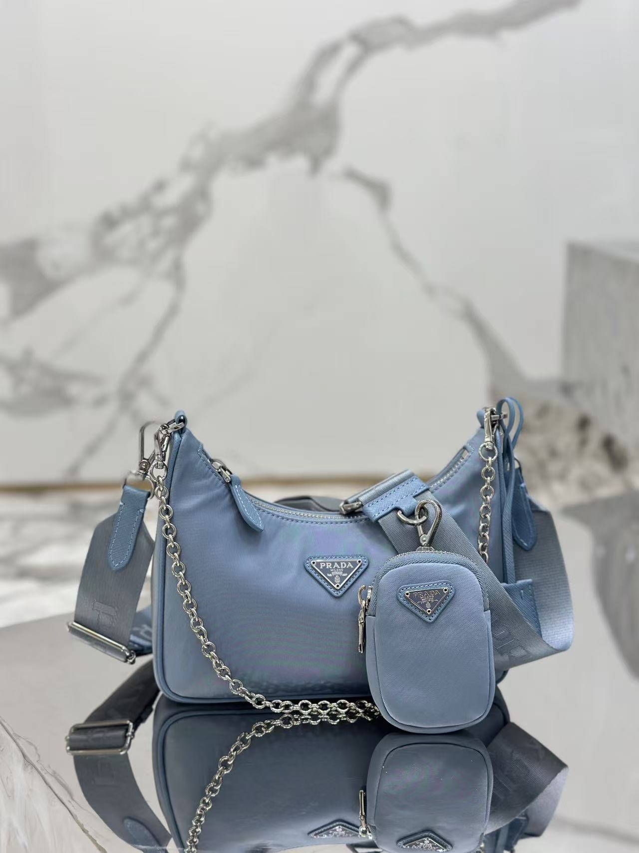 7247704c59e6e57bbb08dbb784266b16 Prada-Style Leather & Nylon Tote Handbag – Minimalist Top Handle Bag with Triangular Logo – Designer-Inspired Shoulder Bag for Women - 图片 1