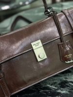 Prada-Style Leather & Nylon Tote Handbag – Minimalist Top Handle Bag with Triangular Logo – Designer-Inspired Shoulder Bag for Women - 图片 9