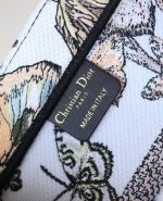 Dior Book Tote Bag – Toile de Jouy Print, Structured Canvas, Iconic Dior Design, Designer Tote with Top Handles - 图片 5