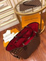 Louis Vuitton-Style Neverfull Tote Bag – Damier Checkered Canvas with Red Lining & Brown Leather Trim - 图片 6