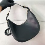 Prada-Style Black Calf Leather Crossbody Bag – Embossed Triangular Logo with Buckle Strap - 图片 7