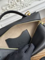 Celine-Style Mini Box Bag – Iconic Lock Clasp, Smooth Leather, Designer Crossbody with Top Handle in Multiple Colors - 图片 10