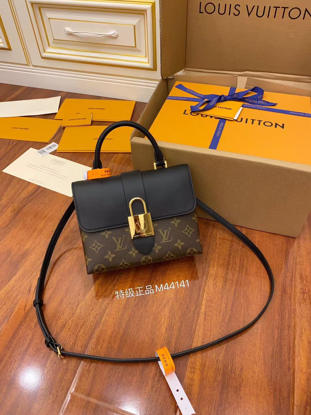7bd5e71df6db6c5fda5e7d0e6a872684 Louis Vuitton-Style Lockit Mini Bag – Brown Monogram Canvas with Leather Flap & Gold-Tone Lock Closure - 图片 1