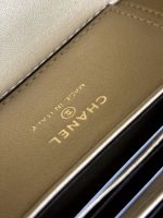 Chanel-Style Mini Vanity Bag – White Quilted Leather with Top Handle & Silver-Tone Chain - 图片 8