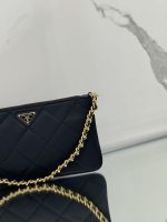 Prada-Style Leather & Nylon Tote Handbag – Minimalist Top Handle Bag with Triangular Logo – Designer-Inspired Shoulder Bag for Women - 图片 7