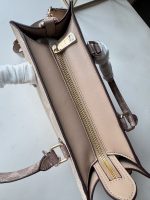 COACH Signature Tote Bag – Soft Pink, Classic Monogram Print, Leather Top Handle, Everyday Designer Handbag - 图片 5