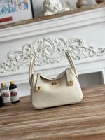 Hermès Lindy 24 Bag – 32 Color Options, Togo Leather, Iconic Saddle Shape, Designer Handbag - 图片 14