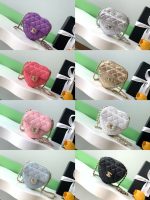 Chanel-Style Mini Heart Bag – Quilted Leather with Gold-Tone Chain & CC Logo (8 Colors Available) - 图片 12