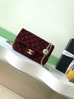 Chanel-Style Velvet Flap Bag – Classic Quilted Design with Gold-Tone Chain & Pearl Ball Charm (Multi-Color Available) - 图片 7