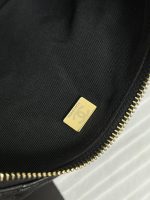 Chanel-Style Double Pocket Hobo Bag – Black Glossy Leather with Dual CC Logo Pockets & Gold-Tone Chain - 图片 5