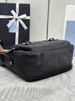 Prada-Style Leather & Nylon Tote Handbag – Minimalist Top Handle Bag with Triangular Logo – Designer-Inspired Shoulder Bag for Women - 图片 7