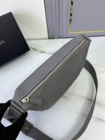 Prada-Style Leather & Nylon Tote Handbag – Minimalist Top Handle Bag with Triangular Logo – Designer-Inspired Shoulder Bag for Women - 图片 6