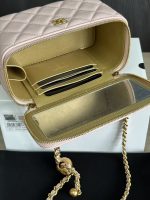 Chanel-Style Mini Vanity Bag – White Quilted Leather with Top Handle & Silver-Tone Chain - 图片 7