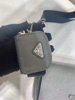 Prada-Style Leather & Nylon Tote Handbag – Minimalist Top Handle Bag with Triangular Logo – Designer-Inspired Shoulder Bag for Women - 图片 9