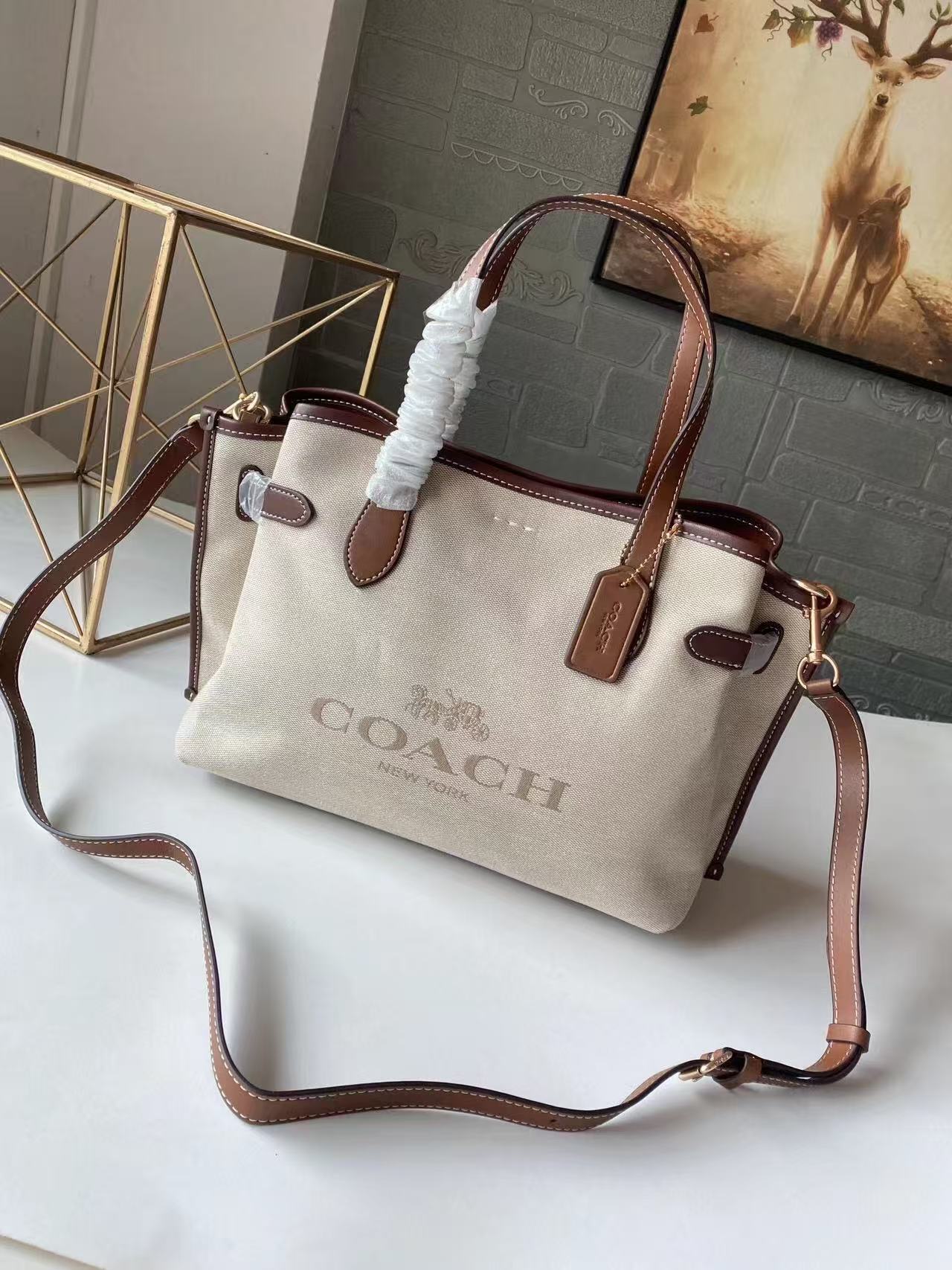 8e4f82c224bc0b30cccd6ba962595c3b COACH City Tote Bag – Beige Canvas, Brown Leather Trim, Logo Embossing, Everyday Designer Tote - 图片 1