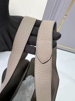 Prada-Style Taupe Leather Tote Bag – Pebbled Texture with Triangular Logo (Neutral Brown) - 图片 5