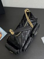 Chanel-Style Double Pocket Hobo Bag – Black Glossy Leather with Dual CC Logo Pockets & Gold-Tone Chain - 图片 6