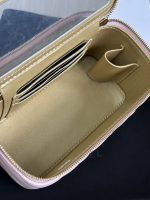 Chanel-Style Mini Vanity Bag – White Quilted Leather with Top Handle & Silver-Tone Chain - 图片 5