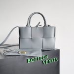 Bottega Veneta Cassette Bag – Iconic Box-Weave Design, Multi-Color Options, Leather Tote, Designer Handbag - 图片 10
