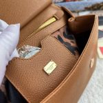 Dolce & Gabbana-Style Mini Flap Bag – Saffiano Leather with Gold-Tone Logo Plate (8 Colors Available) - 图片 10
