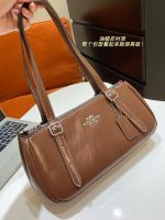 COACH Classic Leather Tote Bag – Caramel Brown, Smooth Leather, Metal Buckle Detail, Everyday Designer Handbag - 图片 3