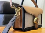 COACH C Logo Flap Bag – Tri-Color Design, Signature Canvas & Leather, Gold-Tone C Clasp, Designer Crossbody Bag - 图片 3