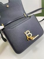 Burberry TB Monogram Mini Crossbody Bag – Black Grain Leather, Gold-Tone Logo Clasp, Designer Handbag - 图片 4