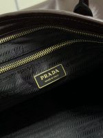 Prada-Style Leather & Nylon Tote Handbag – Minimalist Top Handle Bag with Triangular Logo – Designer-Inspired Shoulder Bag for Women - 图片 9