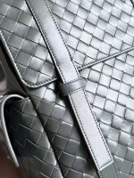 Bottega Veneta Green Intrecciato Backpack – Iconic Weave, Structured Design, Leather Rucksack, Designer Bag - 图片 8