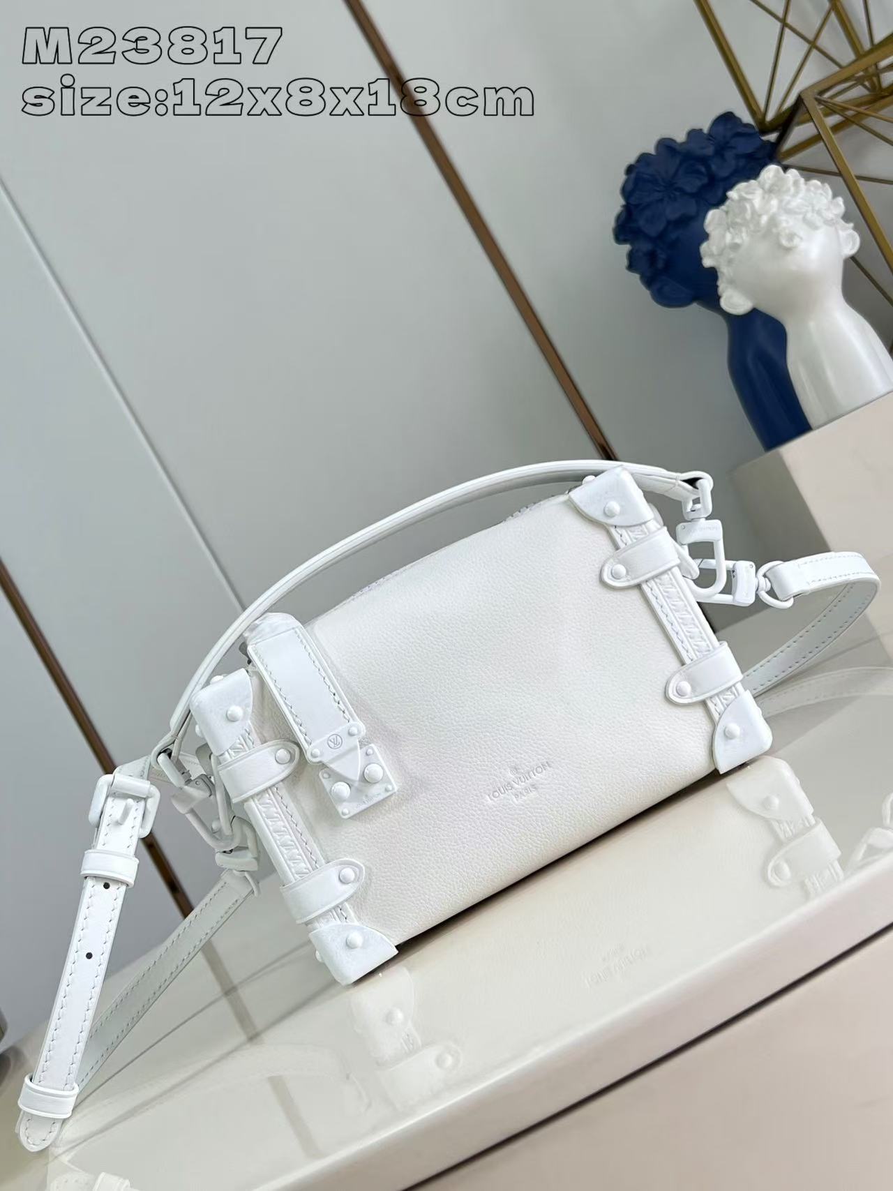 9fd108e878ebb95926d8f7d7938c57c9 Louis Vuitton-Style Capucines Mini Bag – white Grained Leather with Gold-Tone Hardware & Signature Lock Design (M25160) - 图片 1
